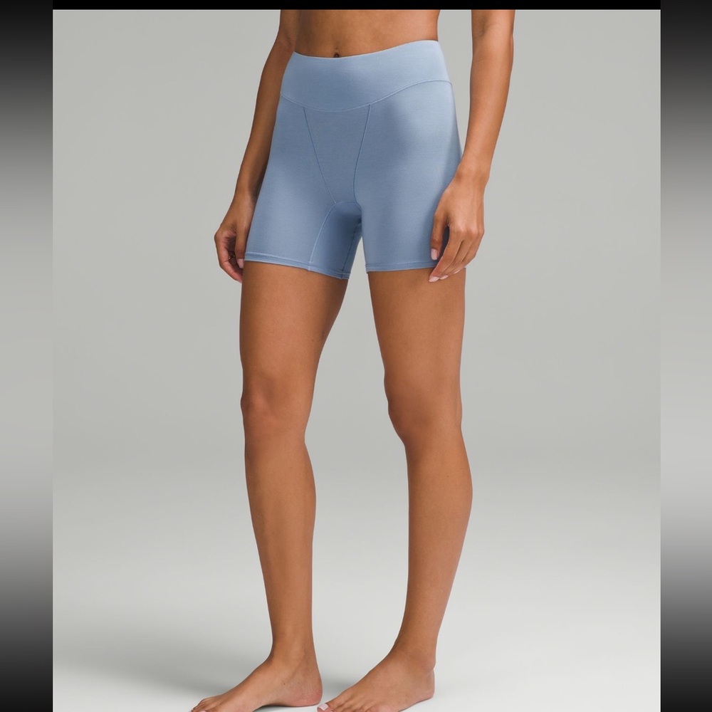 Lululemon undereasy super high rise shortie NWT! - Picture 2 of 9